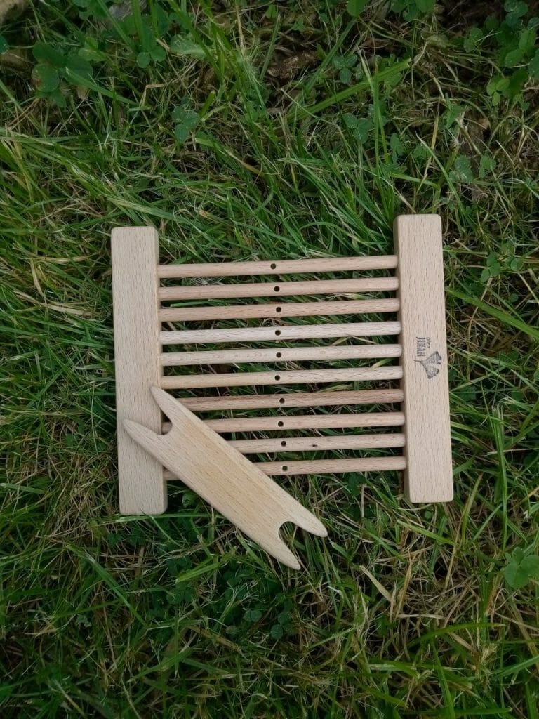 Dřevěný tkací rámeček, hřebenový stávek, na tkaní pásků a popruhů, vyroben v Dílně Jinan