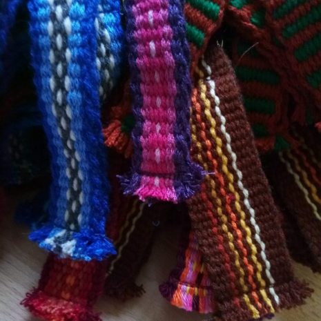 klicenky.jpg Klíčenky jsou vyrobeny z ručně tkaného popruhu v Dílně Jinan