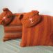Polštářek s hlavou kočičky vyroben v Dílně Jinan
