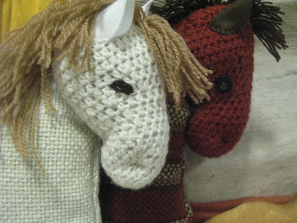 Polštářek s hlavou a ocáskem koně vyroben v Dílně Jinan