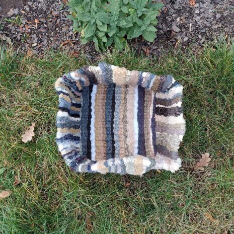 kosik-hnedosedy-1 Košík hnědošedý - ručně tkaný koš na uložení různých věcí, vyroben v Dílně Jinan