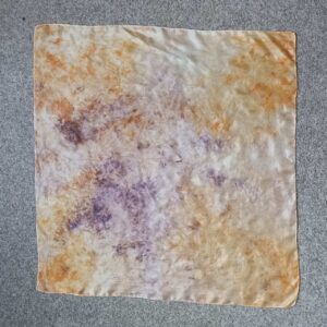 Hedvábný šátek oranžovofialový, ručně malovaný, vyrobený v Dílně Jinan.