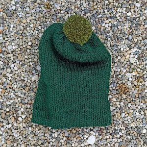 Čepice zelená, pletená na mlýnku na pletení, vyrobena v Dílně Jinan.