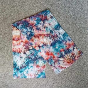 Hedvábný šál exotické květy, ručně malovaný, vyrobený v Dílně Jinan.