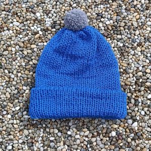 Čepice modrá, pletená na mlýnku na pletení, vyrobena v Dílně Jinan.