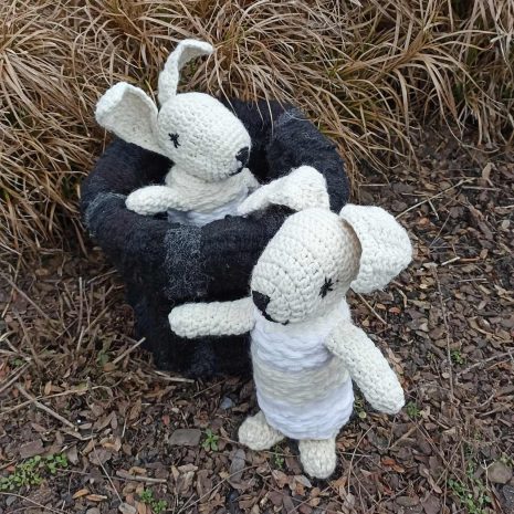 kralici-mensi-1b Králíci v klobouku pro děti vyrobeni v Dílně Jinan.