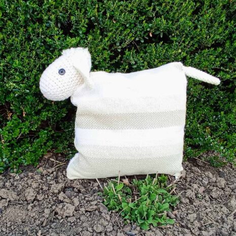 ovce-trio-1 Polštářek s hlavou a ocáskem ovečky vyroben v Dílně Jinan.