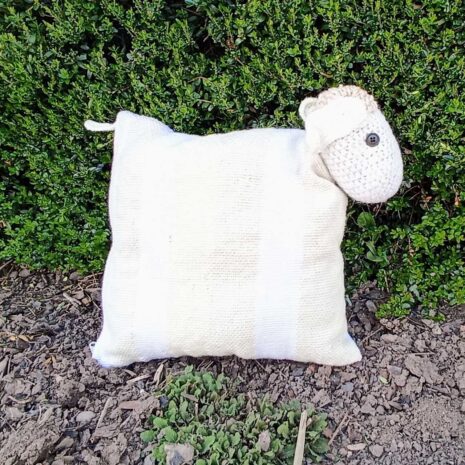 ovce-trio-2 Polštářek s hlavou a ocáskem ovečky vyroben v Dílně Jinan.