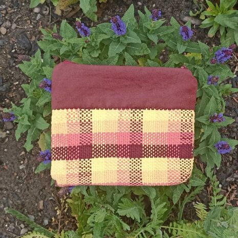 kapsicka-hneda1 Kapsička hnědá, ručně tkaná vyrobena v Dílně Jinan.